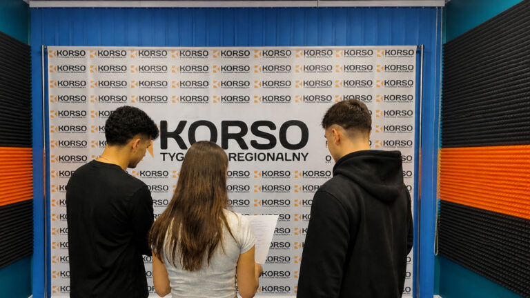 Mikrofon otwarty na innych. Młodzi adepci dziennikarstwa stworzyli swój pierwszy podcast